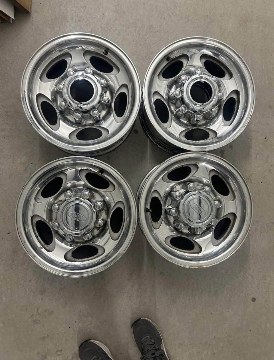 SET OF 4 – FORD F-250 / F-350 SUPER DUTY & EXCURSION OEM 16” WHEELS photo 2 SET OF 4 – FORD F-250 / F-350 SUPER DUTY & EXCURSION OEM 16” WHEELS