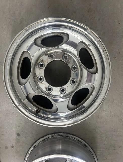 SET OF 4 – FORD F-250 / F-350 SUPER DUTY & EXCURSION OEM 16” WHEELS photo 3 SET OF 4 – FORD F-250 / F-350 SUPER DUTY & EXCURSION OEM 16” WHEELS
