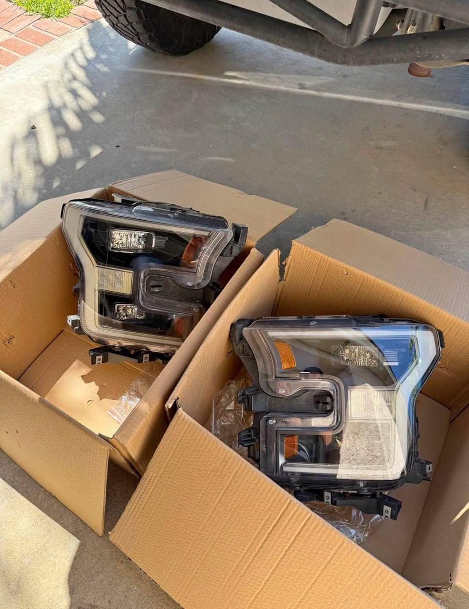 GEN 2 FORD F-150 RAPTOR OEM HEADLIGHTS – GENUINE FACTORY SET photo 1 GEN 2 FORD F-150 RAPTOR OEM HEADLIGHTS, GENUINE FACTORY SET