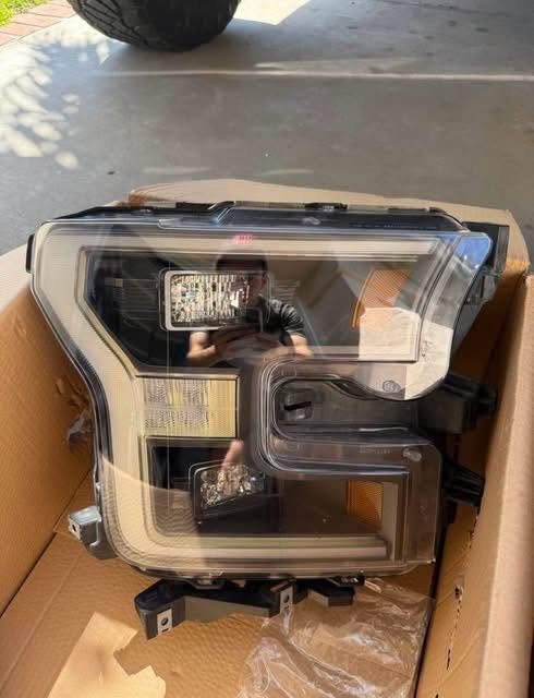 GEN 2 FORD F-150 RAPTOR OEM HEADLIGHTS – GENUINE FACTORY SET photo 2 GEN 2 FORD F-150 RAPTOR OEM HEADLIGHTS, GENUINE FACTORY SET