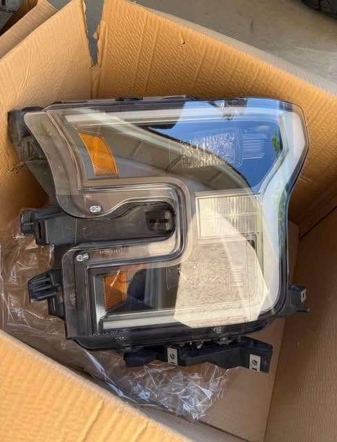 GEN 2 FORD F-150 RAPTOR OEM HEADLIGHTS – GENUINE FACTORY SET photo 3 GEN 2 FORD F-150 RAPTOR OEM HEADLIGHTS, GENUINE FACTORY SET