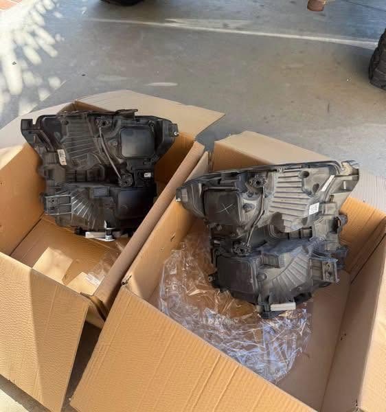 GEN 2 FORD F-150 RAPTOR OEM HEADLIGHTS – GENUINE FACTORY SET photo 4 GEN 2 FORD F-150 RAPTOR OEM HEADLIGHTS, GENUINE FACTORY SET
