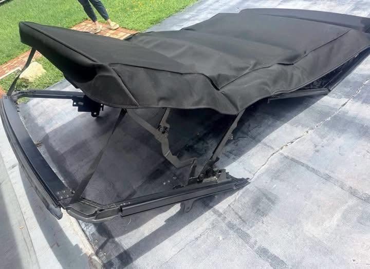 2021–2025 FORD BRONCO 4-DOOR OEM SOFT TOP ROOF W/ WINDOWS – FACTORY TAKE-OFF photo 1 2021-2025 FORD BRONCO 4-DOOR OEM SOFT TOP ROOF W/ WINDOWS, FACTORY TAKE-OFF