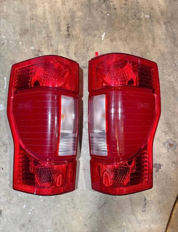 2017–2022 FORD SUPER DUTY OEM TAIL LIGHTS — F-250 / F-350 / F-450