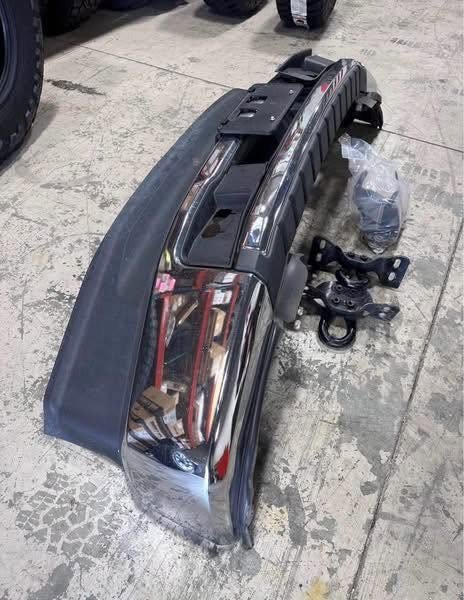 2020–2022 FORD F-250 / F-350 OEM FACTORY FRONT CHROME BUMPER — TOW HOOKS & HARDWARE