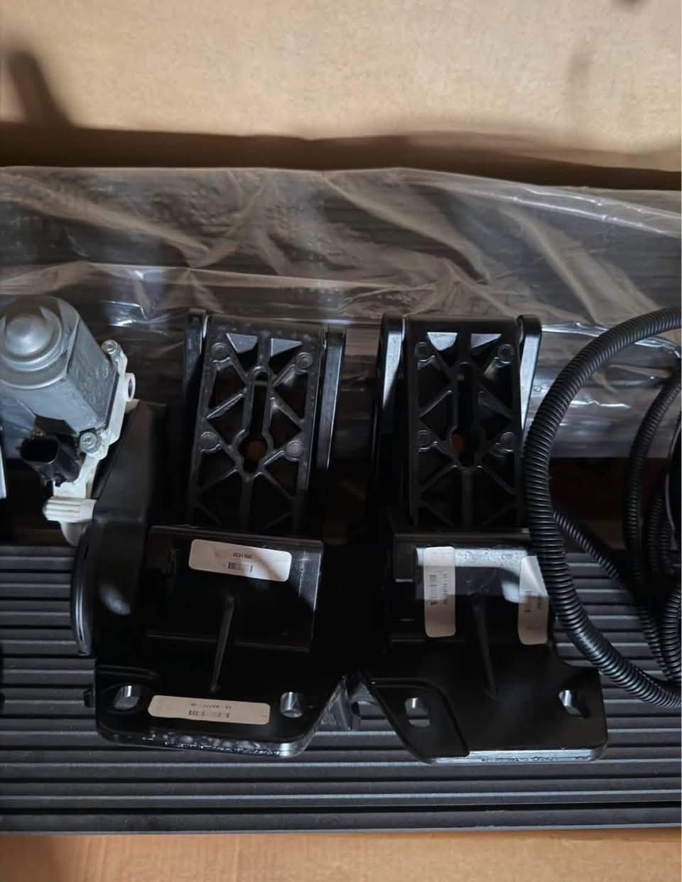 AMP RESEARCH POWERSTEP — FULL SET — LIKE NEW FORD RAPTOR R photo 3 AMP RESEARCH POWERSTEP — FULL SET — LIKE NEW FORD RAPTOR R
