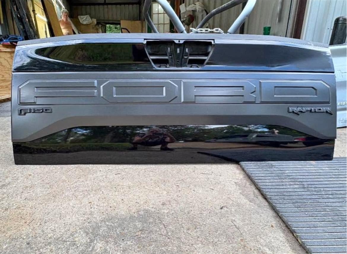 2017 FORD F-150 RAPTOR TAILGATE photo 1 2017 FORD F-150 RAPTOR TAILGATE
