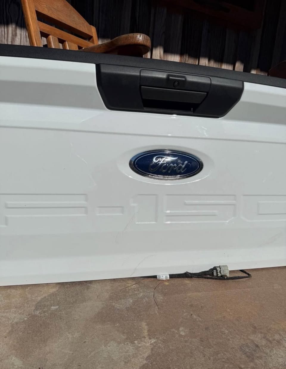 2023 FORD F-150 OEM TAILGATE – WHITE photo 4 2023 FORD F-150 OEM TAILGATE – WHITE