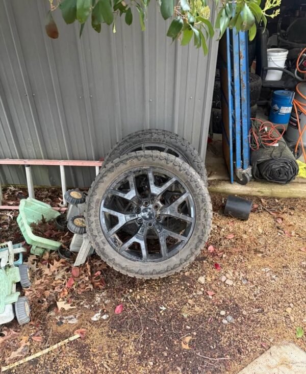 22” WHEELS + 9 VENOM POWER 33x12.50R22 TIRES – COMPLETE PACKAGE