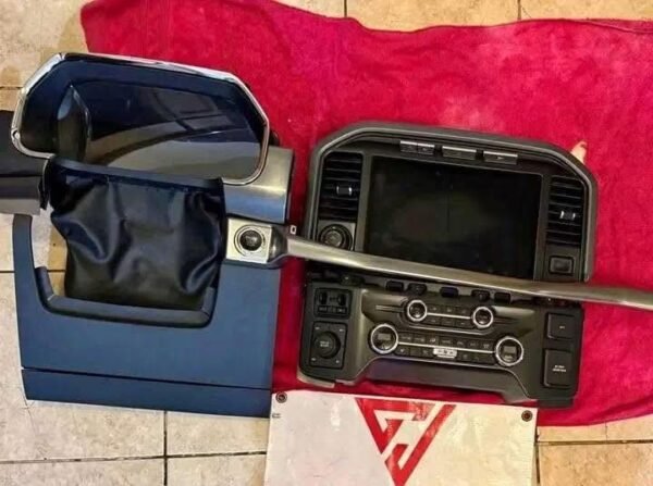 2021–2024 FORD F-150 PLATINUM / LARIAT / LIMITED SYNC 4 DASHBOARD – 12” SCREEN