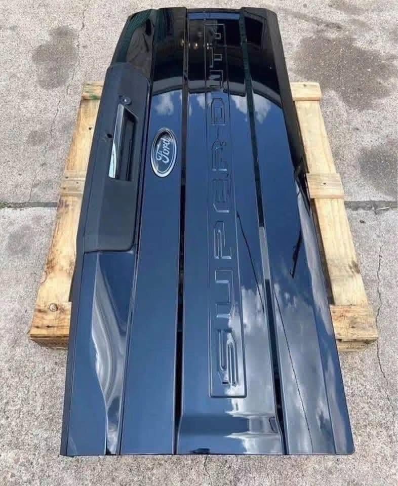 FACTORY TAKE-OFF • STEP TAILGATE • CAMERA HOLE • WIRING INCLUDED photo 3 FACTORY TAKE-OFF • STEP TAILGATE • CAMERA HOLE • WIRING INCLUDED