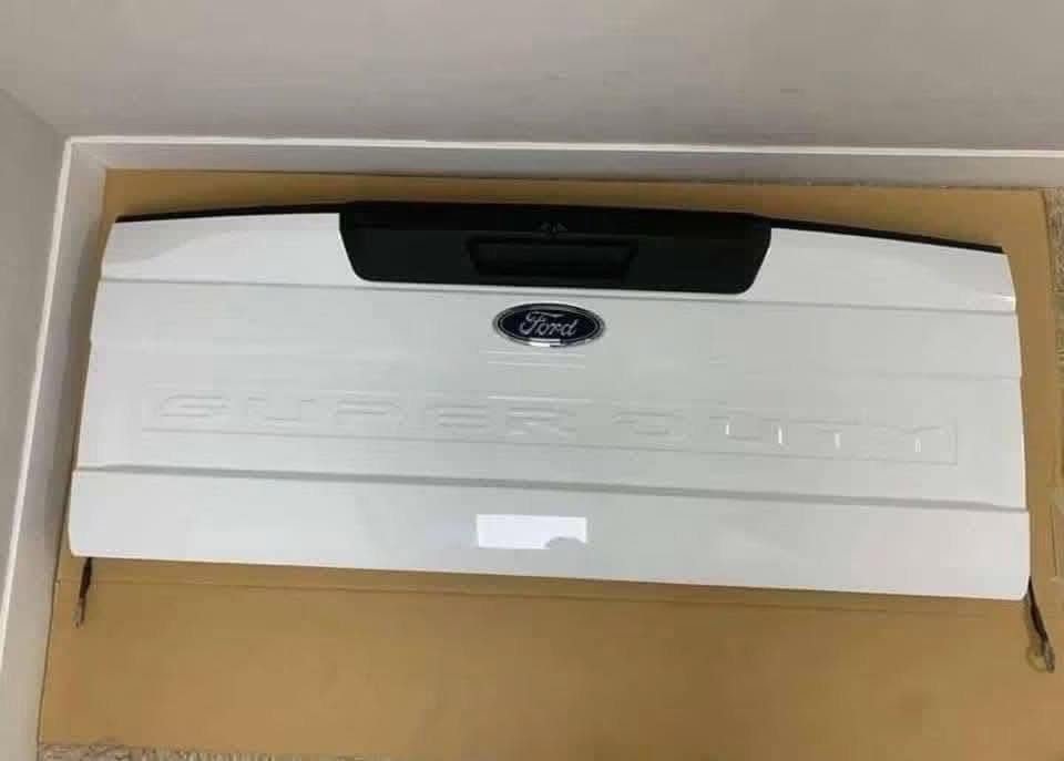 FACTORY OEM — PAINTED WHITE — NEVER USED photo 4 FACTORY OEM, PAINTED WHITE, NEVER USED