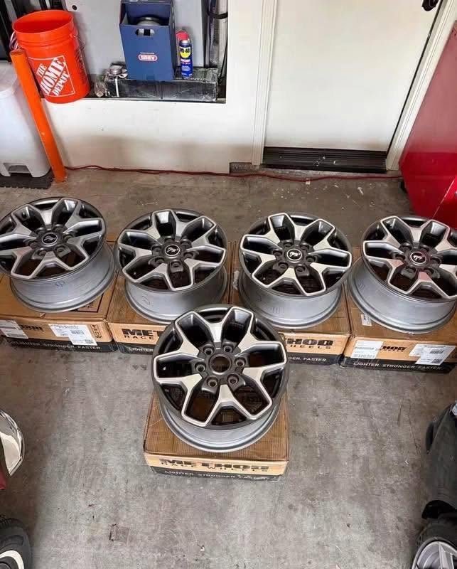 2025 Ford Bronco Badlands OEM 17x8 Wheels — Set of 5 photo 1 2025 Ford Bronco Badlands OEM 17x8 Wheels — Set of 5
