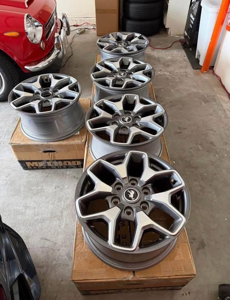 2025 Ford Bronco Badlands OEM 17x8 Wheels — Set of 5 photo 3 2025 Ford Bronco Badlands OEM 17x8 Wheels — Set of 5