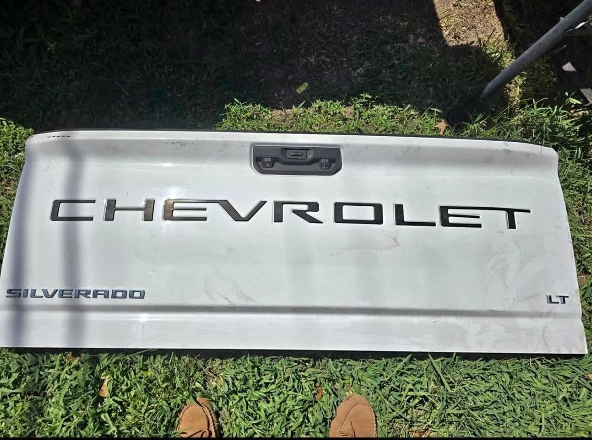 CHEVY SILVERADO 2500 HD TAILGATE — 2021–2026 OEM STYLE photo 1 CHEVY SILVERADO 2500 HD TAILGATE, 2021-2026 OEM STYLE