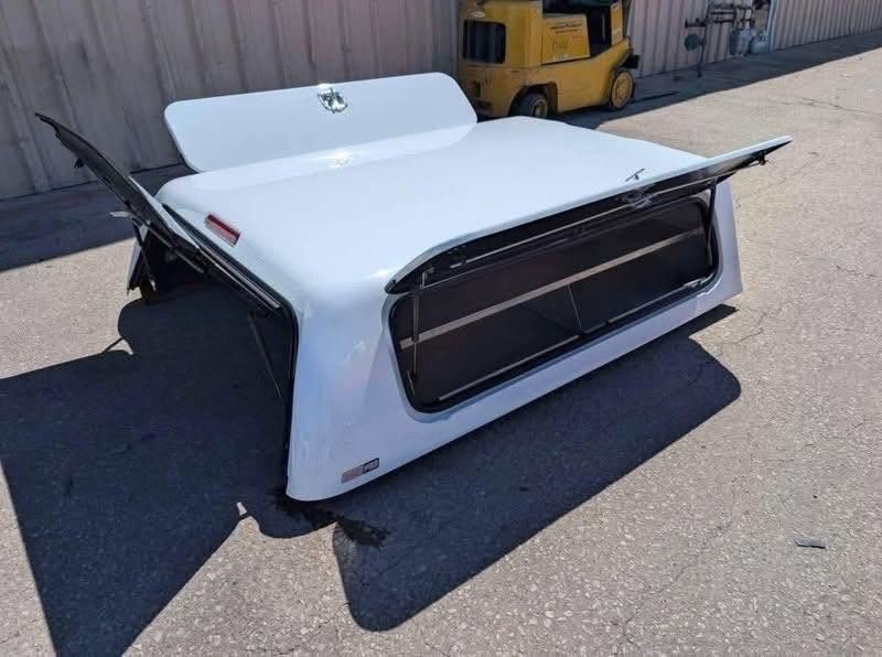 2015-2022 Chevy Truck Cap, 6ft bed photo 2 2015-2022 Chevy Truck Cap, 6ft bed