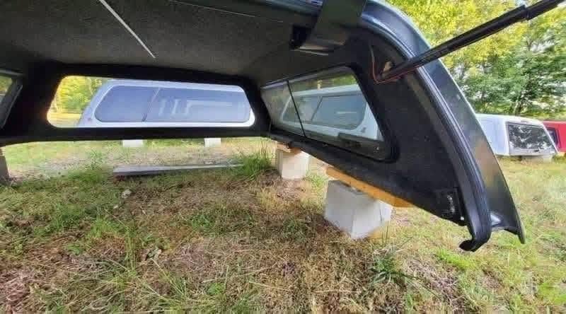 Tundra Truck Cap, 5.8ft bed photo 5 Tundra Truck Cap, 5.8ft bed